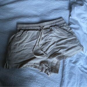 White fox beige linen short shorts size s worn once